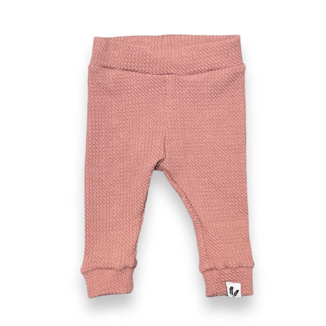 Newborn broekje cable clay pink - Baby Winkel Online